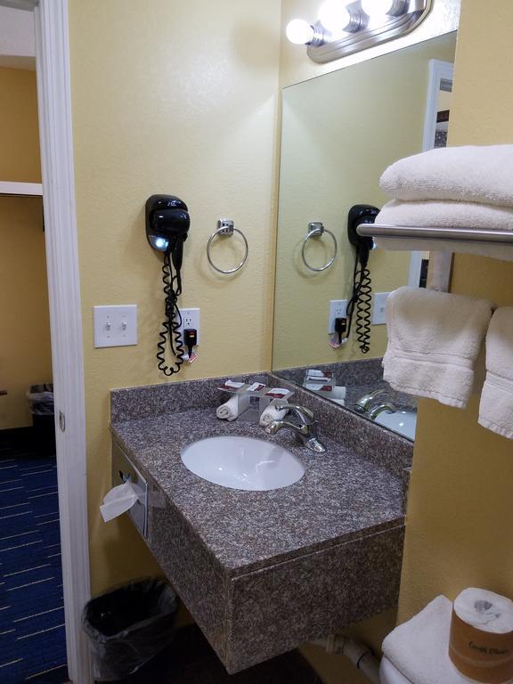 Country Inn Sterling 외부 사진