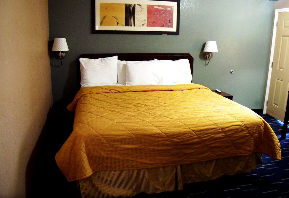 Country Inn Sterling 외부 사진